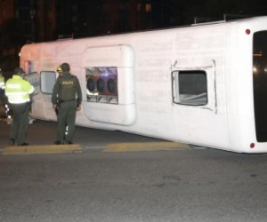 Así quedó el bus de la Policía.