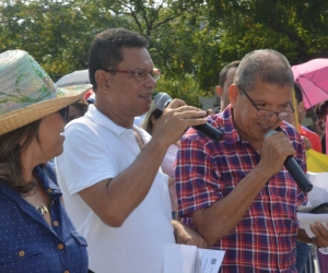 Durante el recorrido los líderes del Magisterio expusieron el propósito de la marcha.
