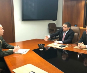 Reunión entre Alcalde, Secretario de Seguridad y Subdirector de la Policía Nacional.