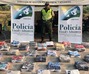 Policía Parte de la mercancía decomisada por las autoridades.