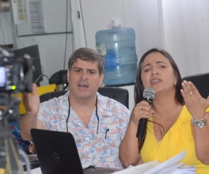 Los concejales citantes Iván Saravia y Elizabeth Molina. 