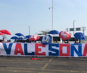 Hinchas en el aeropuerto