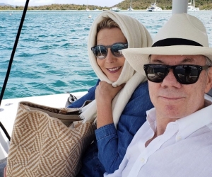 Santos felicita a su esposa en día de la madre