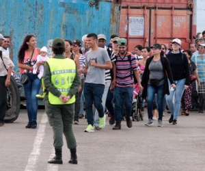 Miles de personas han cruzado la frontera este sábado tras su reapertura