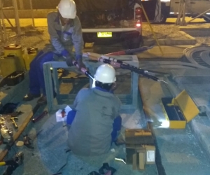 Momento en que personal técnico reparaba la avería ocasionada el pasado miércoles.