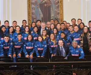 El presidente Iván Duque, con la Selección Colombia de patinaje.
