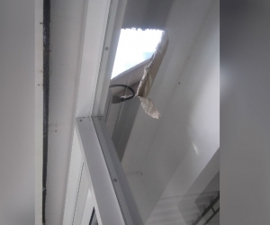 Los ladrones hicieron un hueco en el techo y se metieron a robar.