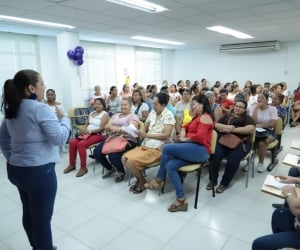 Capacitación en adornos navideños a mujeres samarias. 