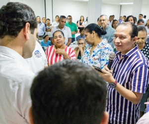El Mello reunido con simpatizantes de su campaña.