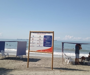 Así está la playa del Rodadero en la mañana de este lunes festivo.