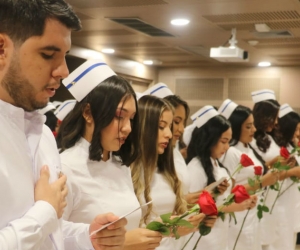 Ceremonia de la luz para estudiantes de Enfermería de Unimagdalena.