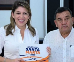 Alcaldesa Virna Johnson y Édgar Martínez, director del Inred.