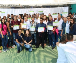 Internos y guardias que se certificaron en diplomados.