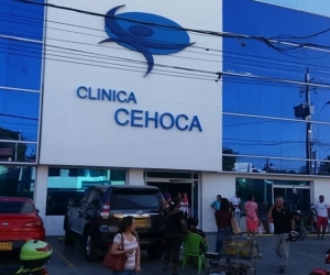 La niña está delicada, su familia espera que la clínica autorice rápido la valorización del neurocirujano pediatra. 