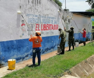 La jornada consistió en pintar todas las paredes de la institución, limpieza y lavado de los salones y pupitres, entre otras. 