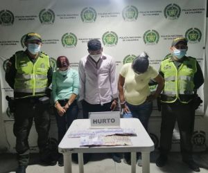 Delincuentes capturados tras el hurto.