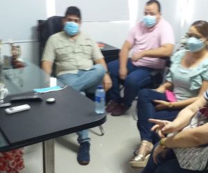 Los diputados fueron atendidos por Diana Celedón. 