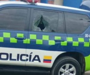Camioneta del Director de la Policía impactada.