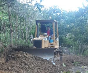 Una máquina trabajando en la Sierra.