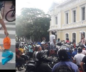 A las afueras de la Alcaldía de Santa Marta