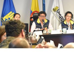 Javier Pava, director de la UNGRD, en el Puesto de Mando Unificado este viernes sobre la alerta del Volcán Nevado del Ruiz.