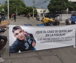 Marcha de los familiares y amigos del joven.