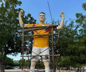 Estatua de Falcao.