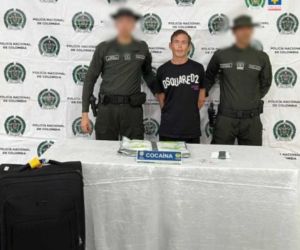 Momentos en la Policía Nacional capturó al extranjero y le incautó la droga.