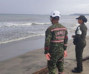 Autoridades en la Playa de Caño Dulce.