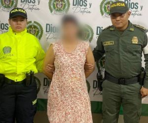 Presunta responsable de provocar quemaduras en varias partes del cuerpo a su hija de 5 años.