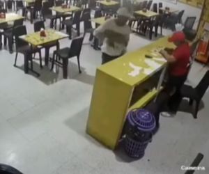 Ada Luz Pérez Santana falleció tras ser atacada en su lugar de trabajo. Las cámaras captaron el momento del ataque y el mensaje que dejó la banda ‘Los Costeños’ refuerza la hipótesis de extorsión.