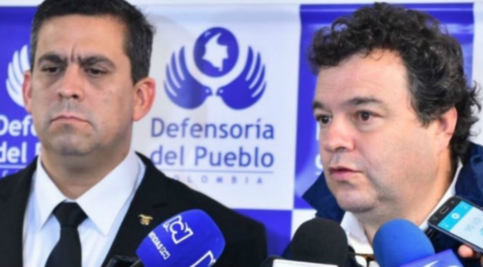  Capitán Jaime Hernández (Acdac) y el Defensor del Pueblo, Carlos Alfonso Negret Mosquera.