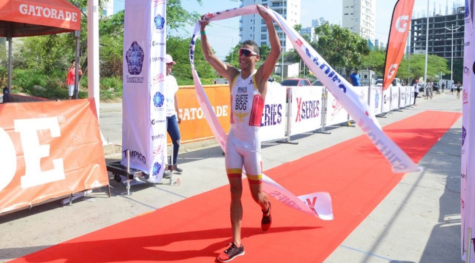 250 atletas nacionales e internacionales que este domingo participaron de la triatlón ‘Xseries Tri-Santa Marta’. 