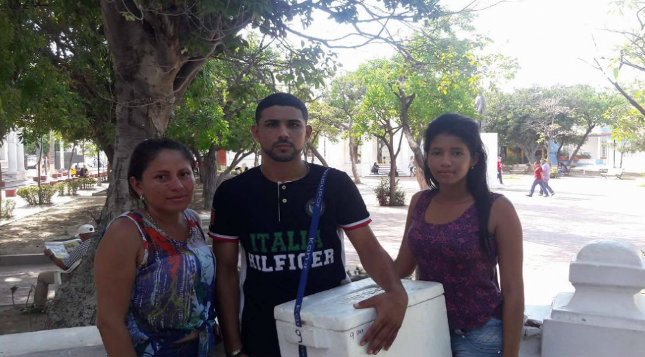 Hermana de Ronny, Ronny Ledesma y su esposa.