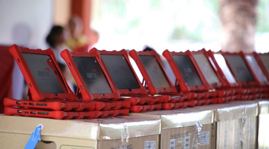 Los proyectos que se desarrollarán con estos recursos permitirán la inclusión de nuevas tecnologías en los planteles educativos de la región.