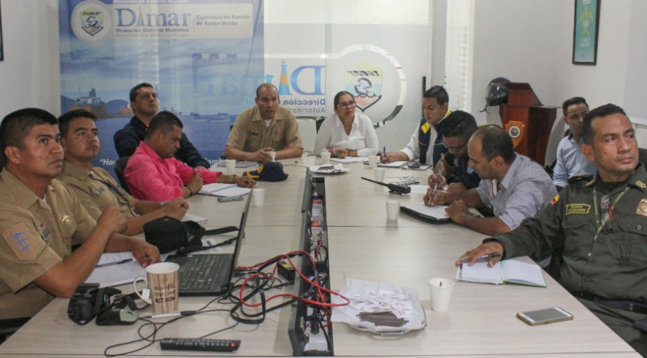 Entidades reunidas preparándose para el taller.