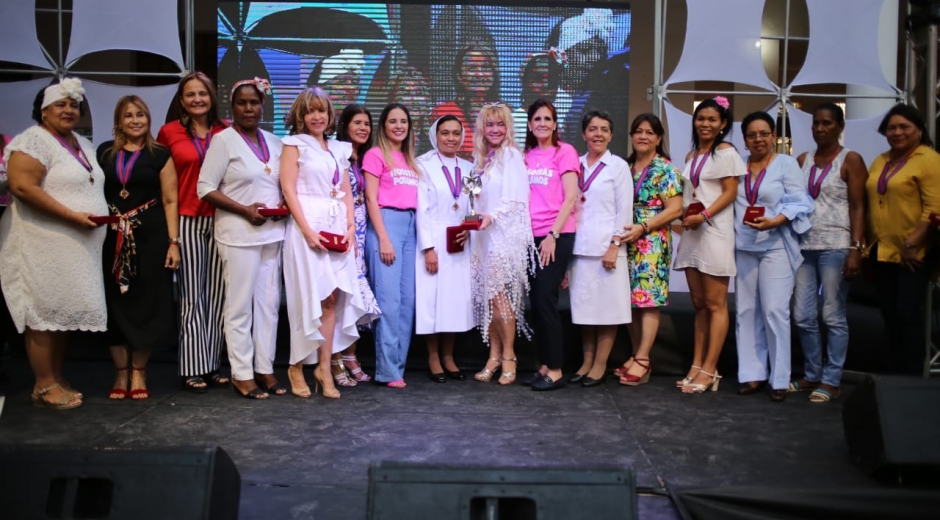 Alcaldesas, gestoras sociales, gerentes de hospitales, periodistas, lideresas, artistas, afrodescendientes, religiosas y otras mujeres fueron condecoradas con la medalla Honor al Mérito de la Gobernación del Magdalena.