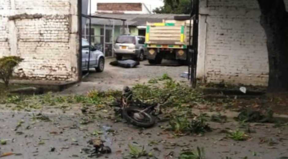 Lugar donde estalló la motocicleta bomba.