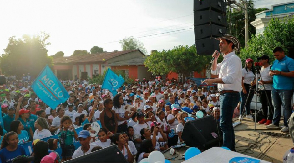 El candidato a la gobernación en la plaza central de Río Frío