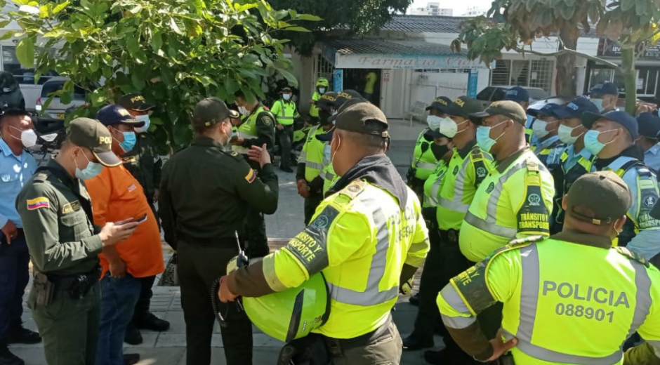 Las unidades llegan a apoyar los controles de movilidad.