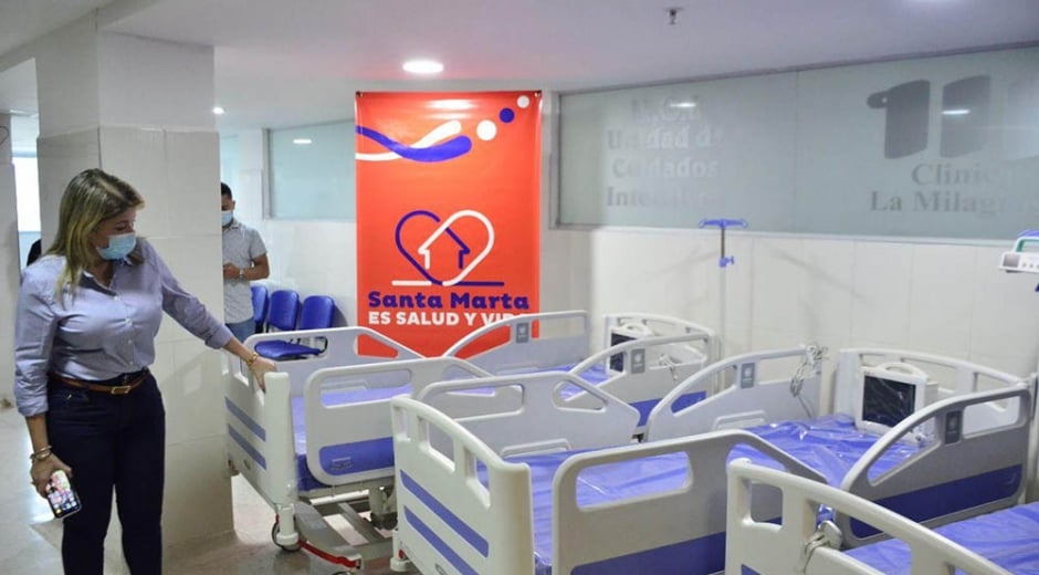 Virna Johnson habilitará camas UCI para que pacientes de Bogotá sean trasladados a Santa Marta.