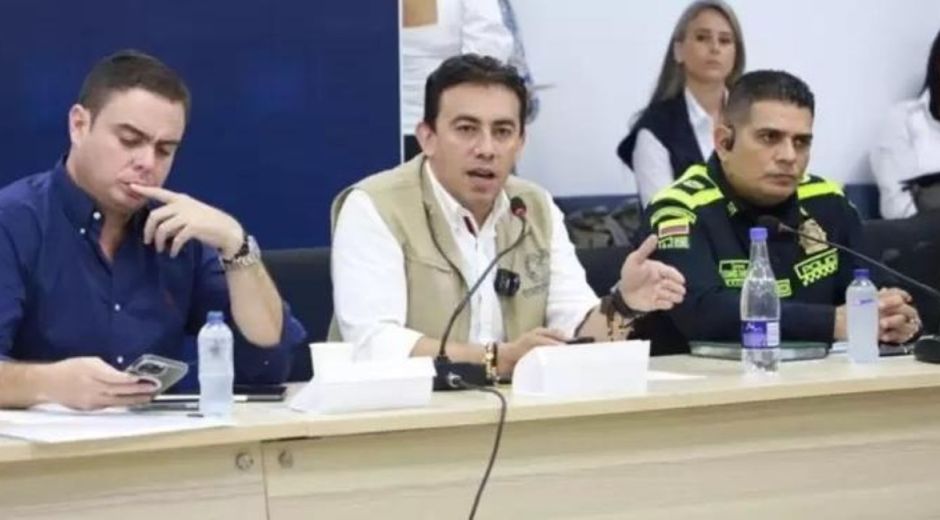 El Registrador Nacional, haciendo el anuncio con autoridades en Valledupar.