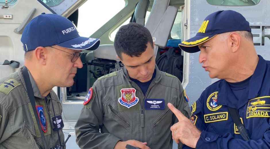 Cortesía FAC y Armada buscan a los menores en la Isla.