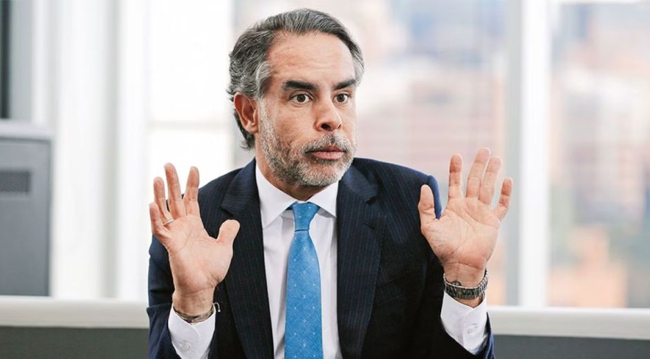 Armando Benedetti salió del país por lo tanto no se presentará a la cita con la Fiscalía.