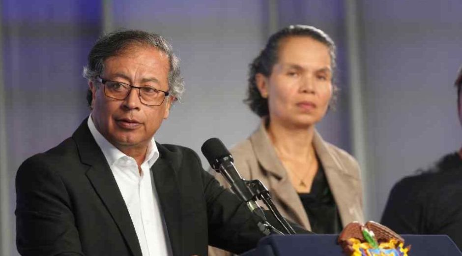 Zona Cero El Presidente Petro junto a la ministra del Deporte, Astrid Rodríguez, y el alcalde Alejandro Char.