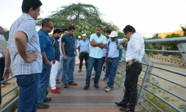 Alcaldía Santa Marta El alcalde Rafael Martínez inspeccionó la obra del sendero peatonal.
