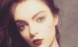 Que.es La joven asegura que fue despedida por ser "demasiado guapa"