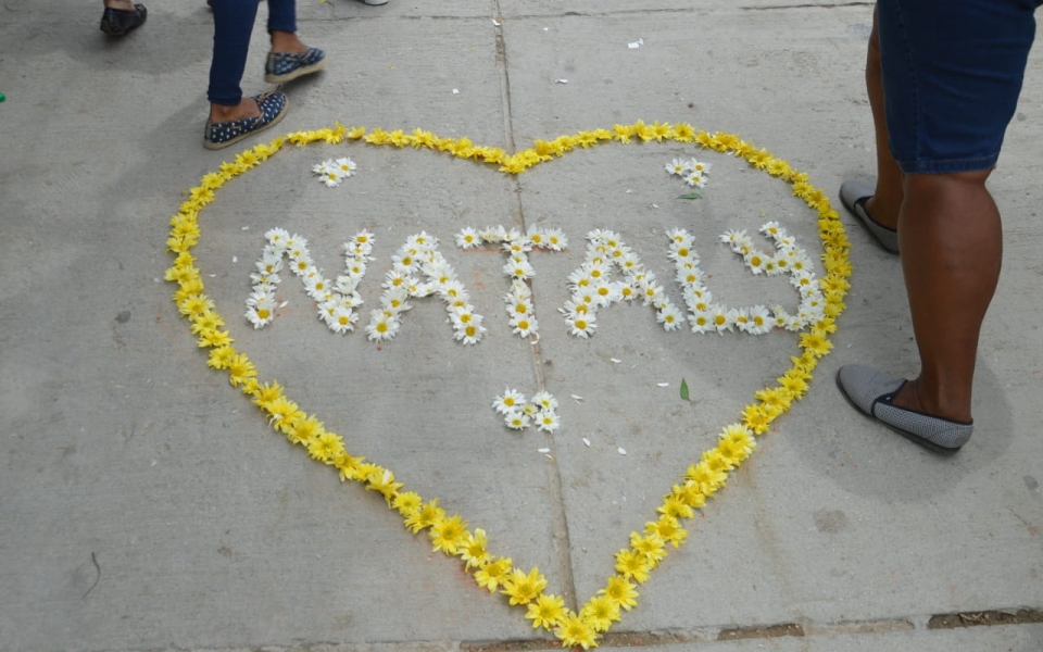 Oscar Mejía La comunidad hizo un homenaje con flores en la calle de Sarabanda, en Gaira.